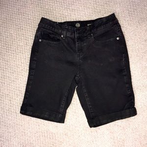 Bermuda | Black Jean Short